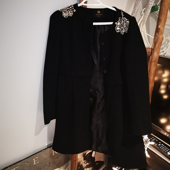 Coat 🧥 - Picture 2 of 3